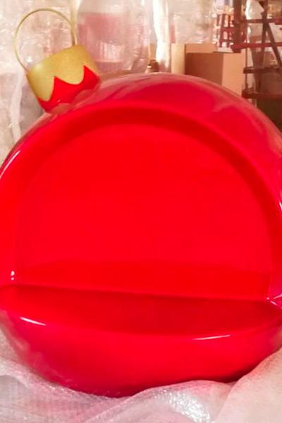 Fauteuil bi-place en forme de boule géante pour déco de Noël
